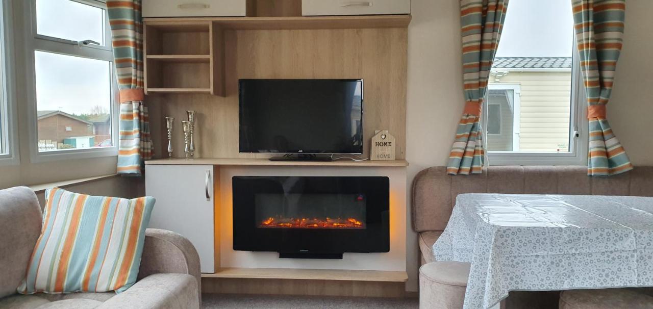 Ksr Hot Tub Holiday Home At Tattershall Lakes ภายนอก รูปภาพ