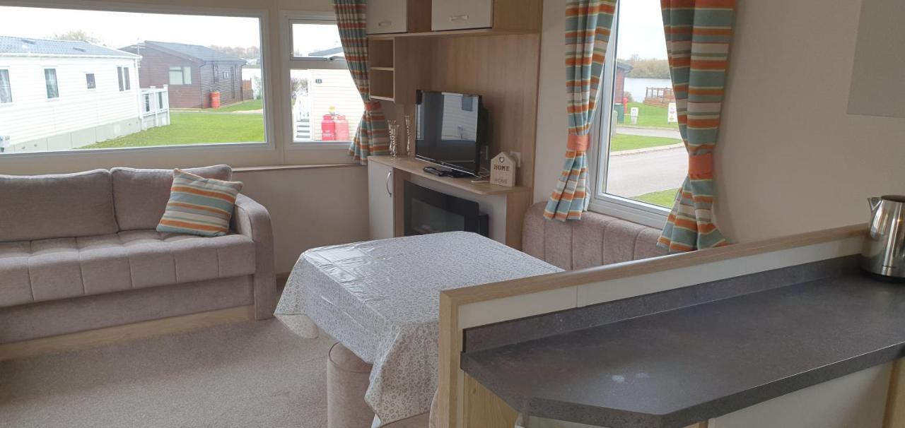 Ksr Hot Tub Holiday Home At Tattershall Lakes ภายนอก รูปภาพ